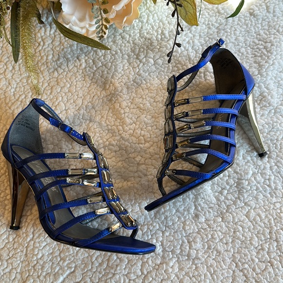 🌺 Two Lips Sexy Embellished Strappy 4” Heels Sz 8 - Picture 6 of 11